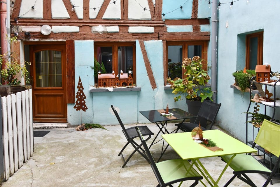 Property building, Patio, Facade/entrance