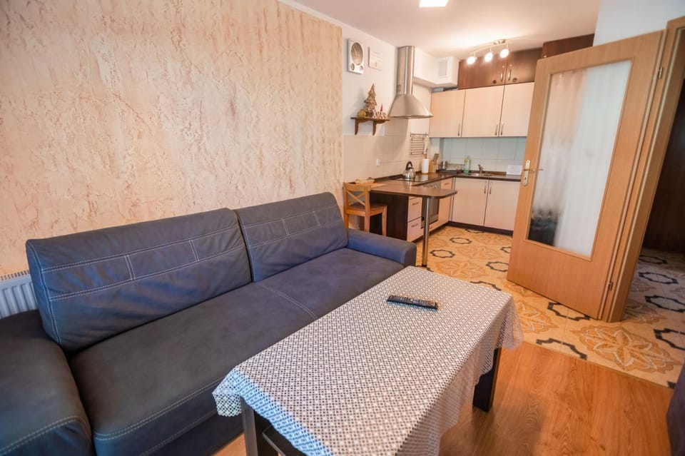 Kitchen or kitchenette, Seating area