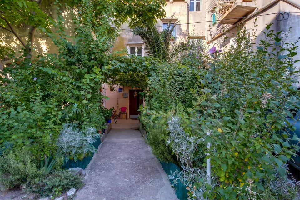 Garden, Garden view