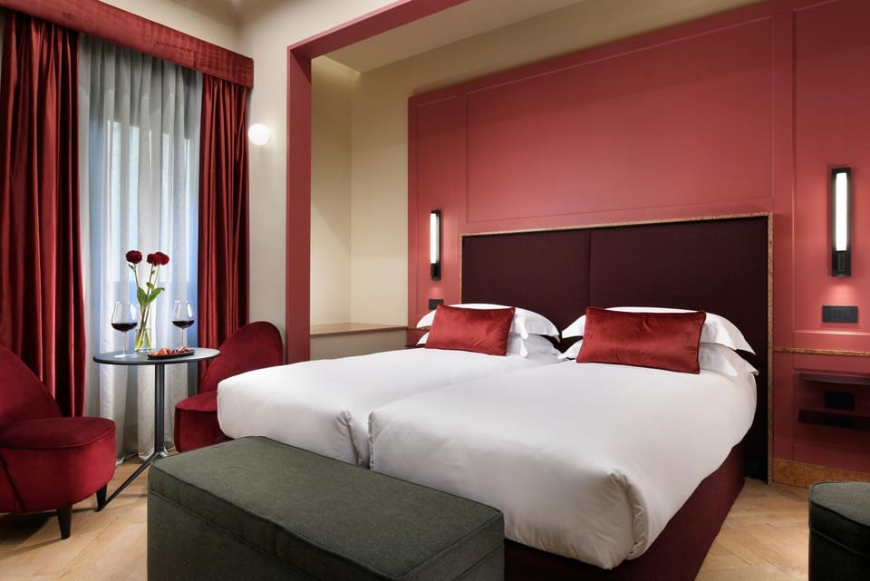 Photo of the whole room, Bedroom