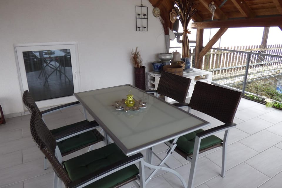 Balcony/Terrace, Seating area, Internal: Not applicable to any particular room