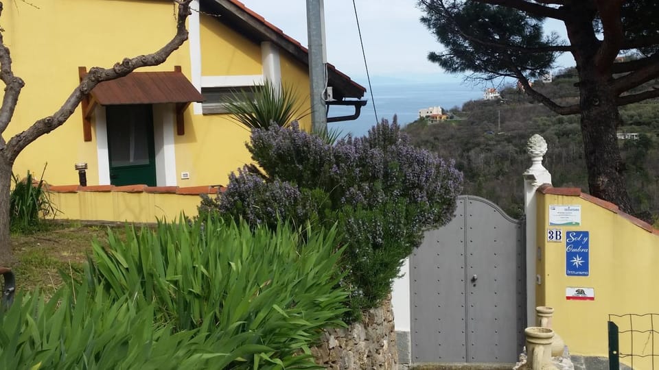 Sol y Ombra House in Liguria