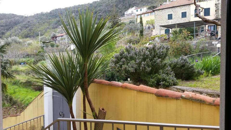 Sol y Ombra House in Liguria