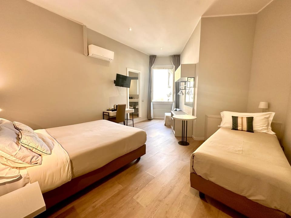 Bed, TV and multimedia, Photo of the whole room, Bedroom, air conditioner