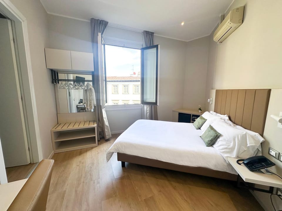 Bed, Photo of the whole room, Bedroom, wardrobe, air conditioner