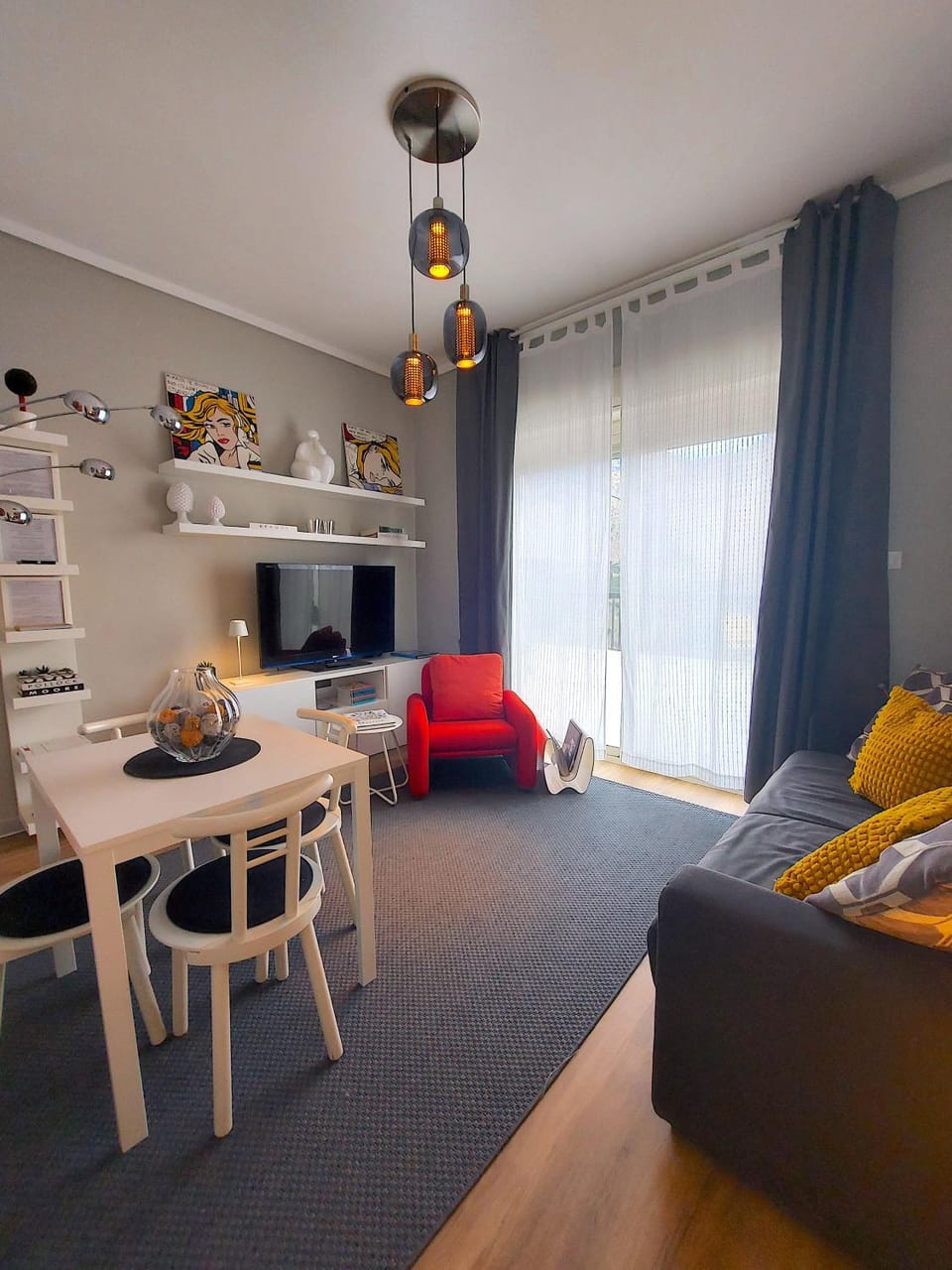 Staff, Bed, View (from property/room), View (from property/room), Decorative detail, Dining area, City view, Garden view, Landmark view, Mountain view, Time of day, hair dresser, internet, locker, microwave, air conditioner