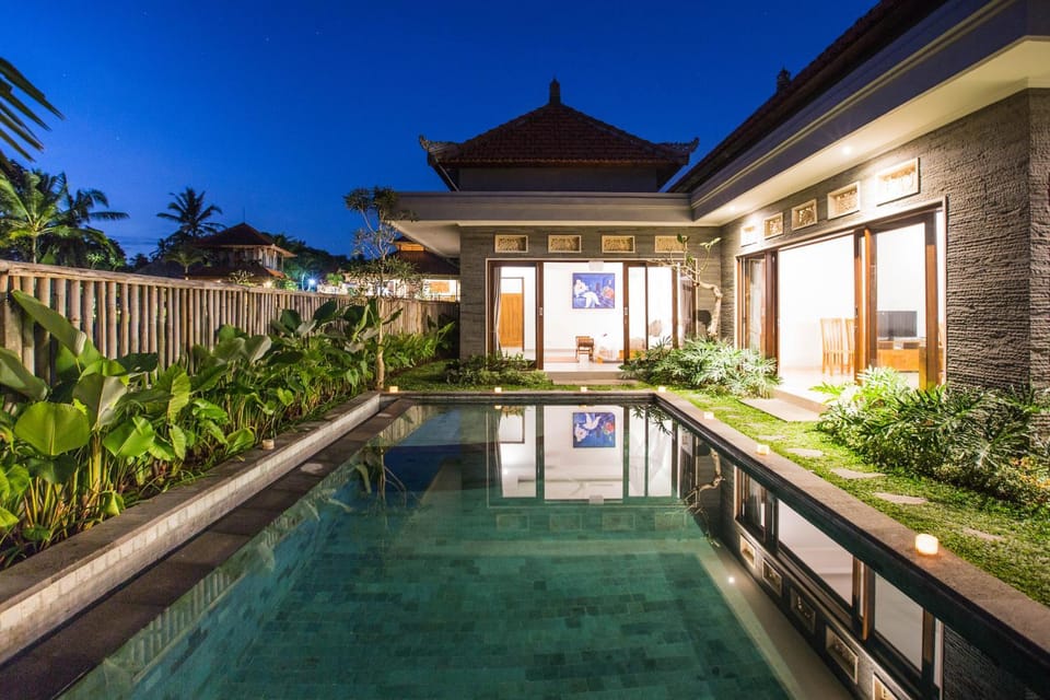 Property building, Garden, Pool view, Swimming pool