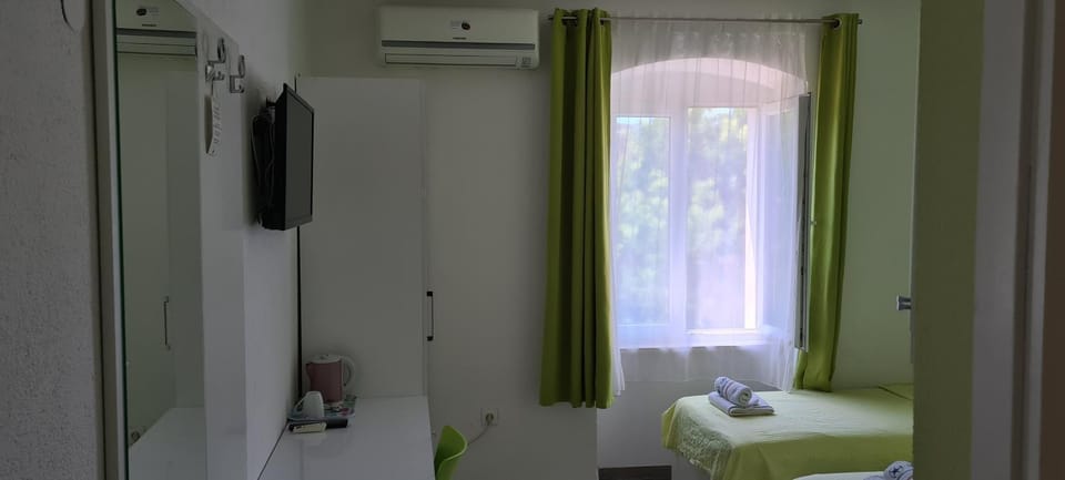 Communal lounge/ TV room, Bed, TV and multimedia, Photo of the whole room