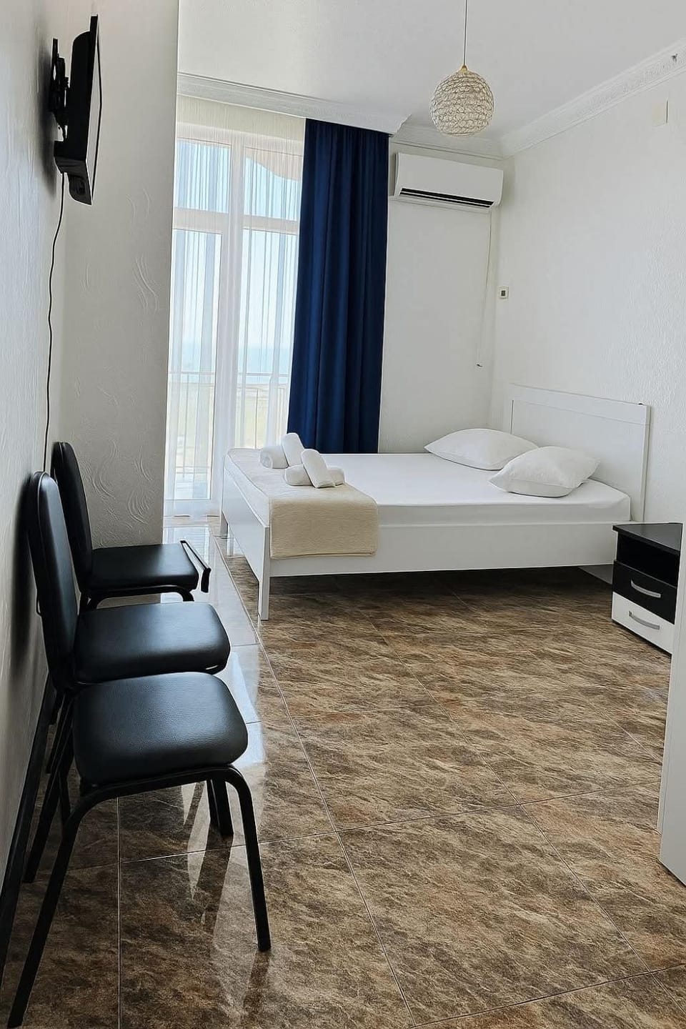 Bed, TV and multimedia, Photo of the whole room, Bedroom, air conditioner