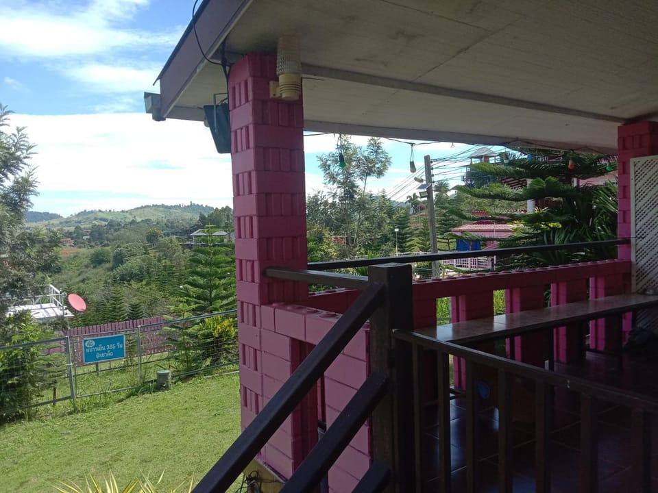 พักดีโฮม วิวหมอก เขาค้อ Resort in Laos