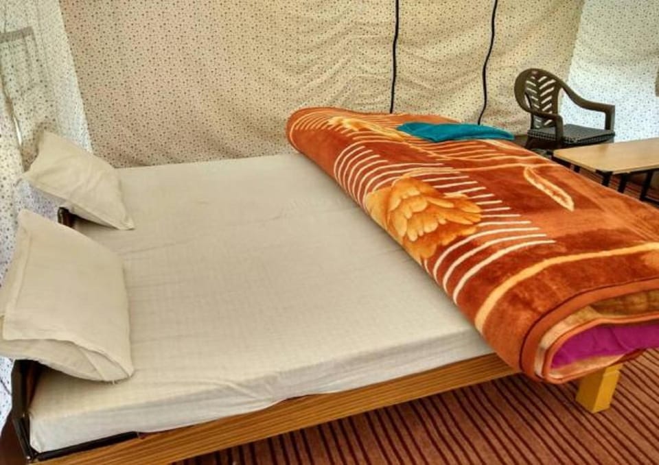Bed, Seating area, Bedroom