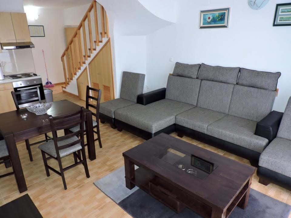 Apartments Tina Apartment in Dubrovnik-Neretva County