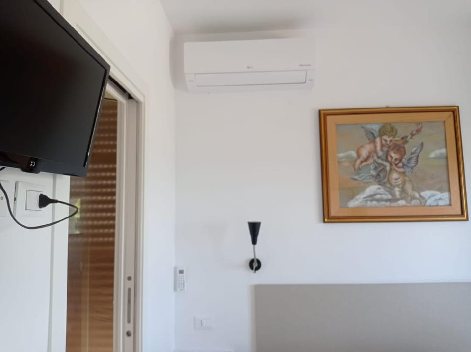 TV and multimedia, air conditioner