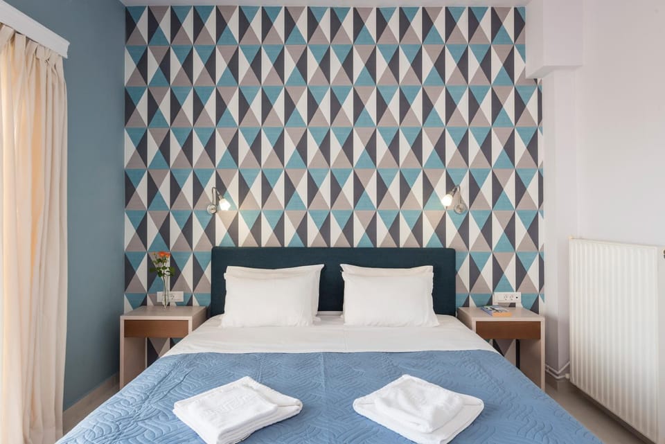 Bed, Photo of the whole room, Decorative detail, Bedroom, towels