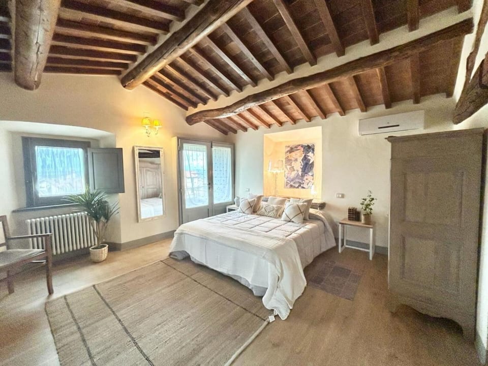 Bed, Photo of the whole room, Bedroom, wardrobe, air conditioner