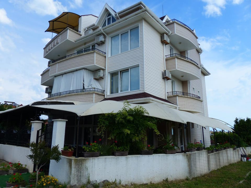 Property building, Facade/entrance