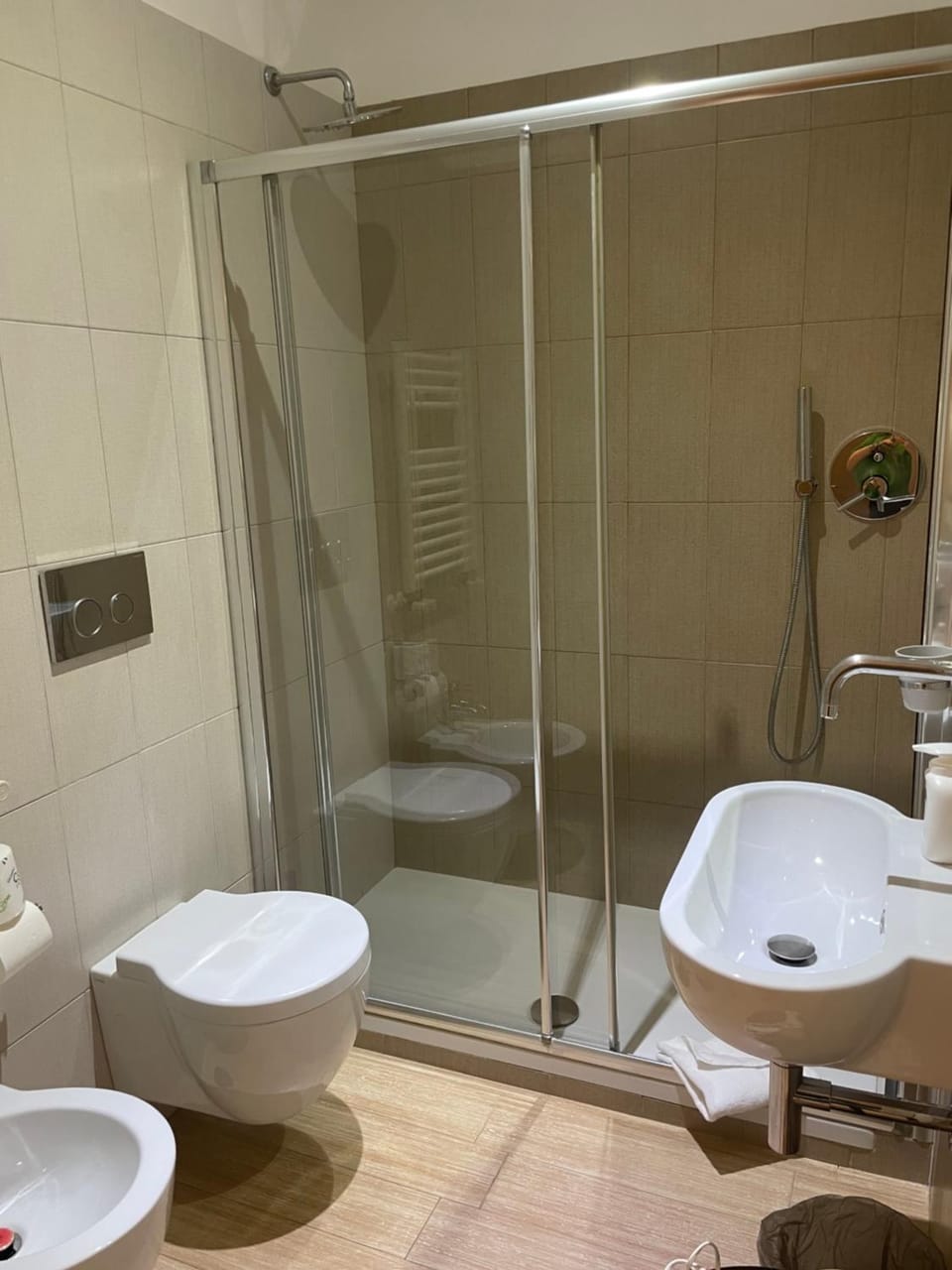 Shower, Toilet, Bathroom, bidet, towels