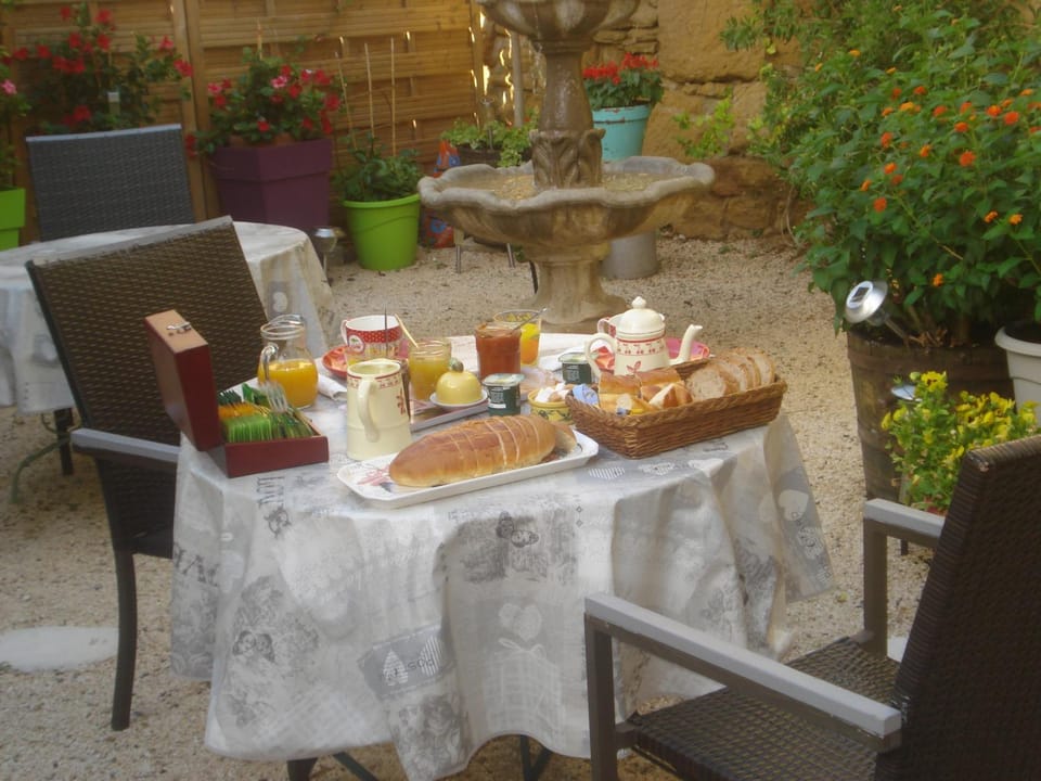 Garden, Continental breakfast