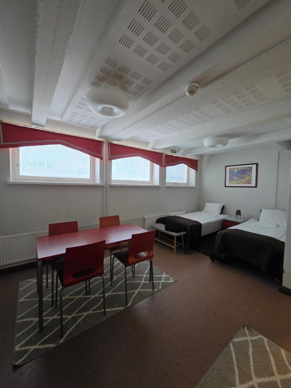 Bed, Dining area
