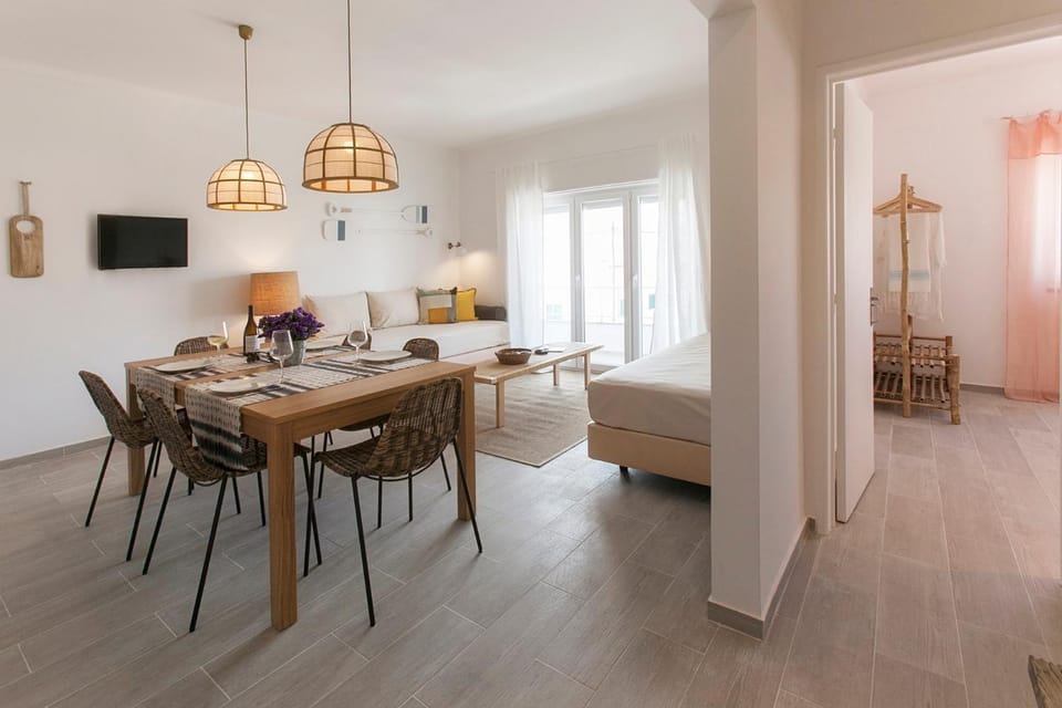 Mare Cheia ( High Tide) Beach and Surf Apartments -1st Apartment in Peniche