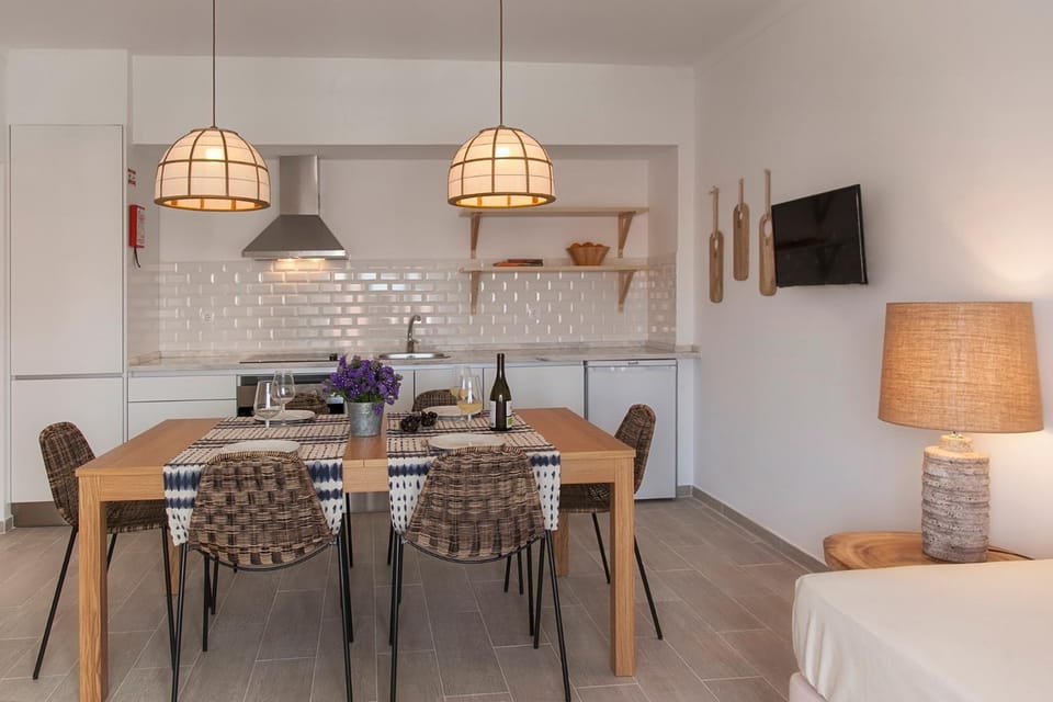 Mare Cheia ( High Tide) Beach and Surf Apartments -1st Apartment in Peniche