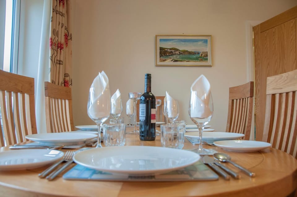 Food and drinks, Dining area, Drinks, Alcoholic drinks