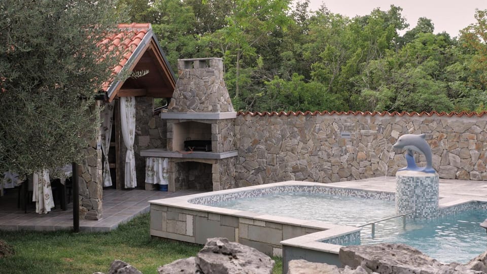 Garden view, Swimming pool, kitchen