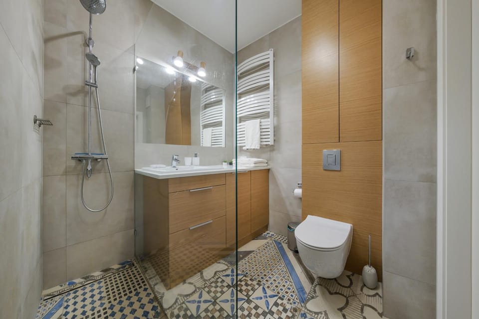 Shower, Toilet, Bathroom, towels