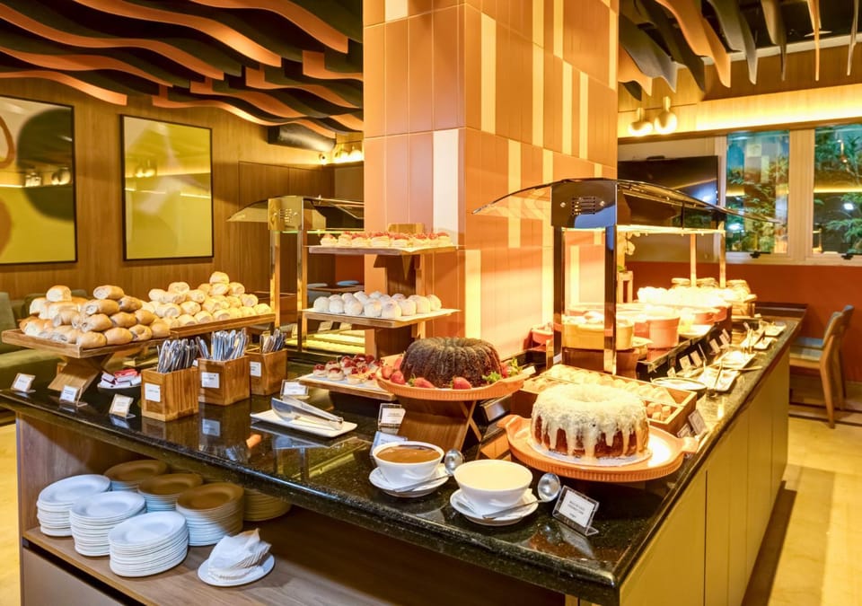 Restaurant/places to eat, Breakfast, Continental breakfast, Buffet breakfast