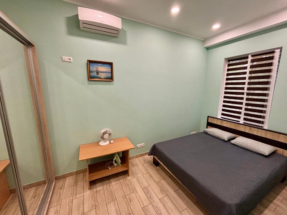 Bed, Photo of the whole room, Bedroom, air conditioner