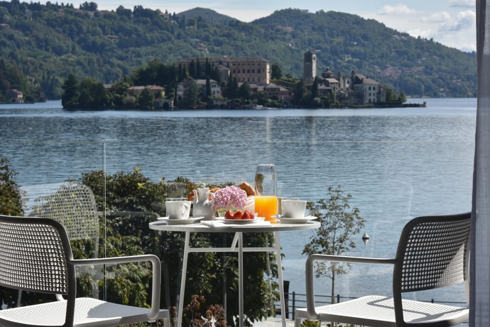 Balcony/Terrace, Food, Lake view, Breakfast, Italian breakfast