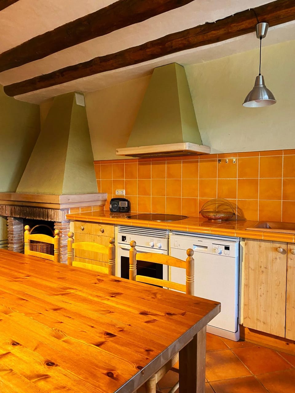 Dining area, fireplace, pet friendly, stove, kitchen