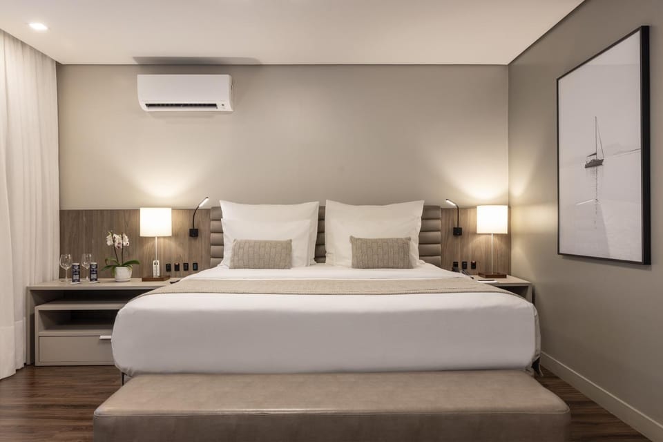 Bed, Photo of the whole room, Decorative detail, Bedroom, air conditioner