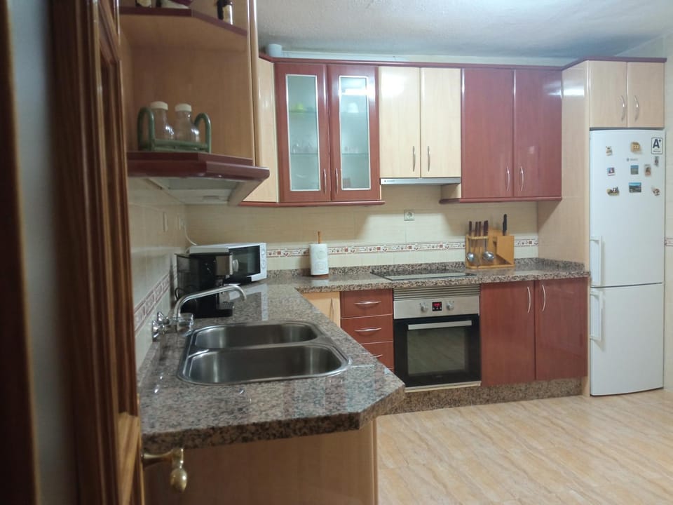 Kitchen or kitchenette, pet friendly