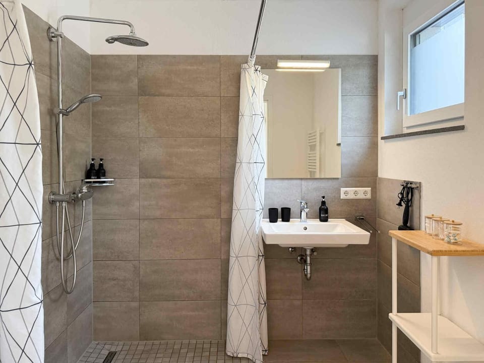 Shower, Bathroom, towels