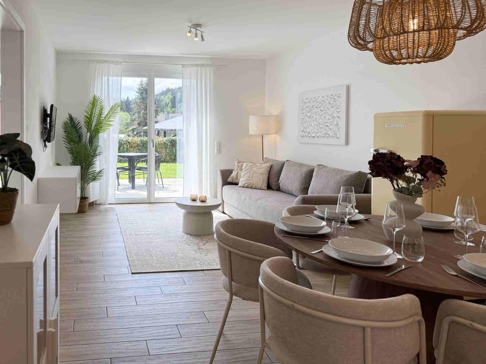 Living room, Seating area, Dining area