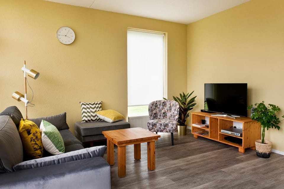 TV and multimedia, Seating area