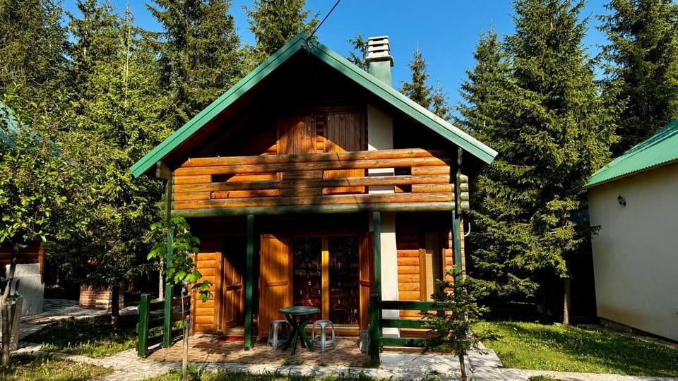 Property building, Facade/entrance, Inner courtyard view