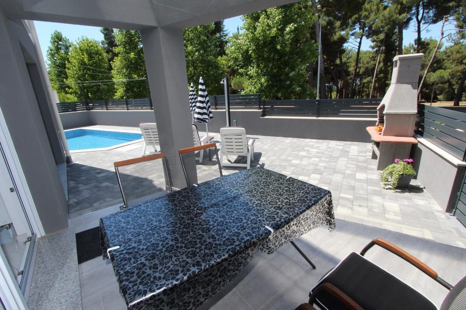 BBQ facilities, Balcony/Terrace, Swimming pool