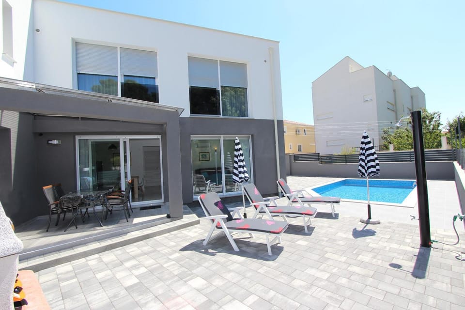 Balcony/Terrace, Swimming pool