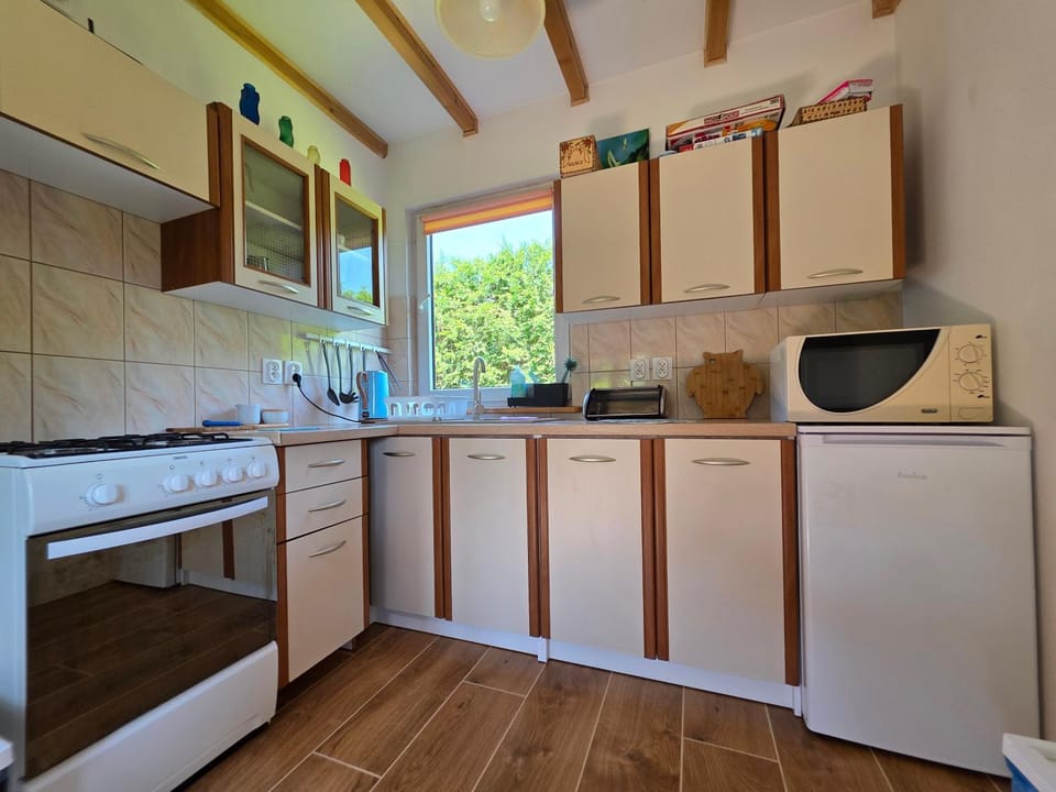 Property building, Kitchen or kitchenette, oven, kitchen
