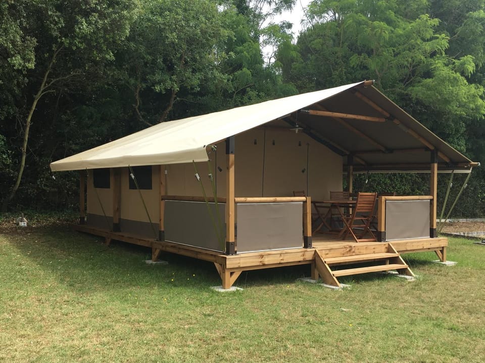 Camping Les Chênes Verts Campground/ 
RV Resort in Meschers-sur-Gironde