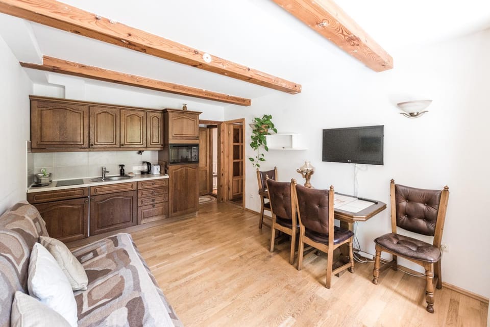 Kitchen or kitchenette, Seating area, Dining area