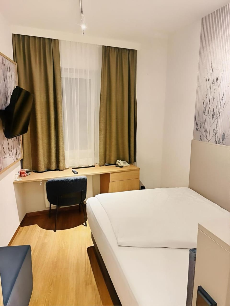 Photo of the whole room