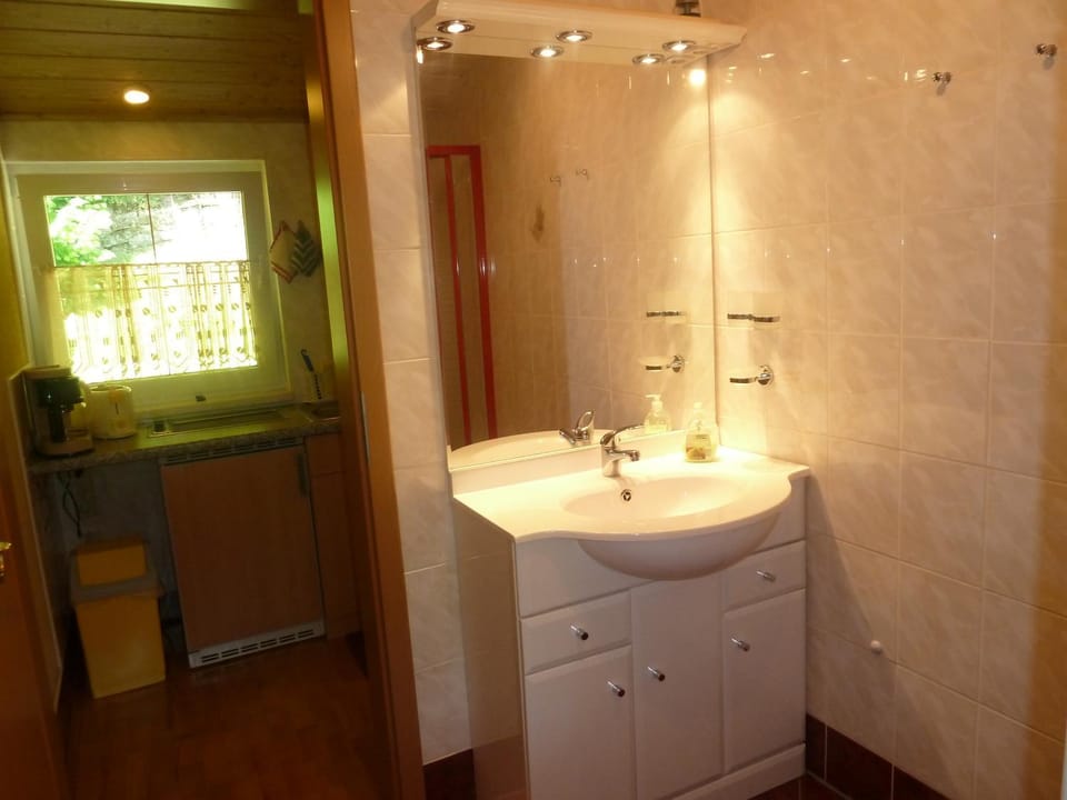 Bathroom, Decorative detail