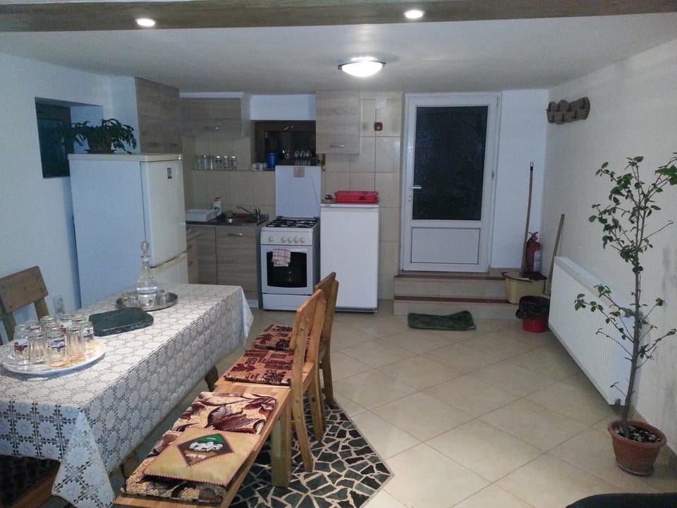 Communal lounge/ TV room, Kitchen or kitchenette, Communal kitchen