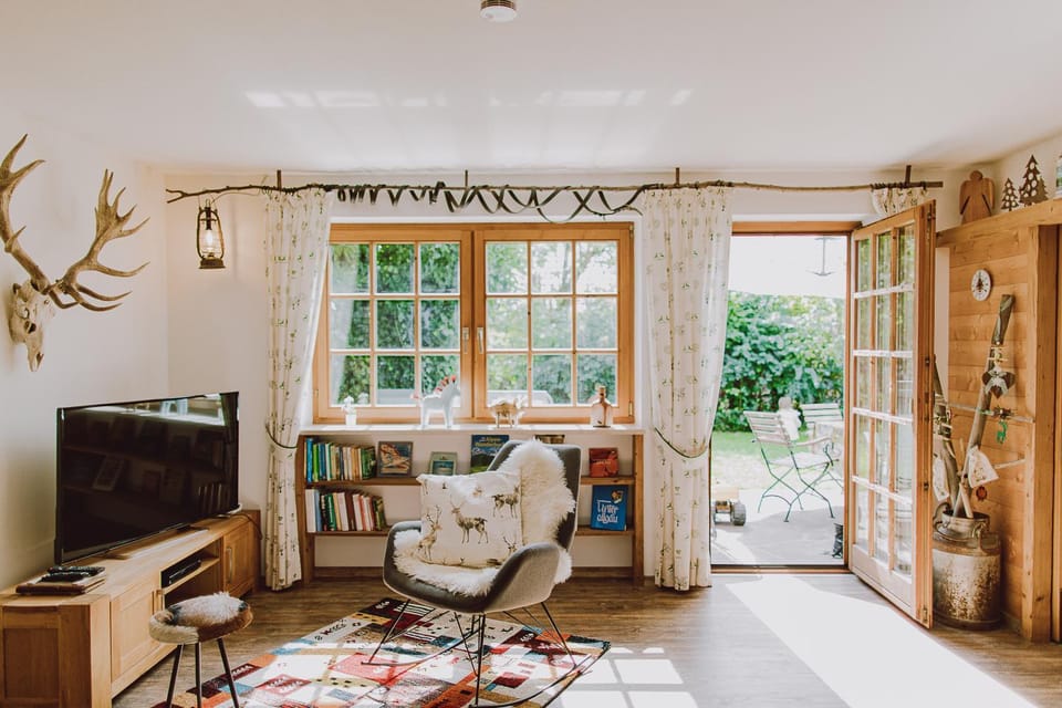 TV and multimedia, Living room, Garden view