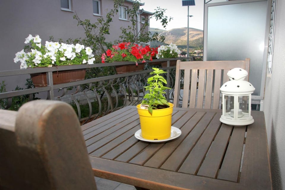 Balcony/Terrace, Decorative detail, City view