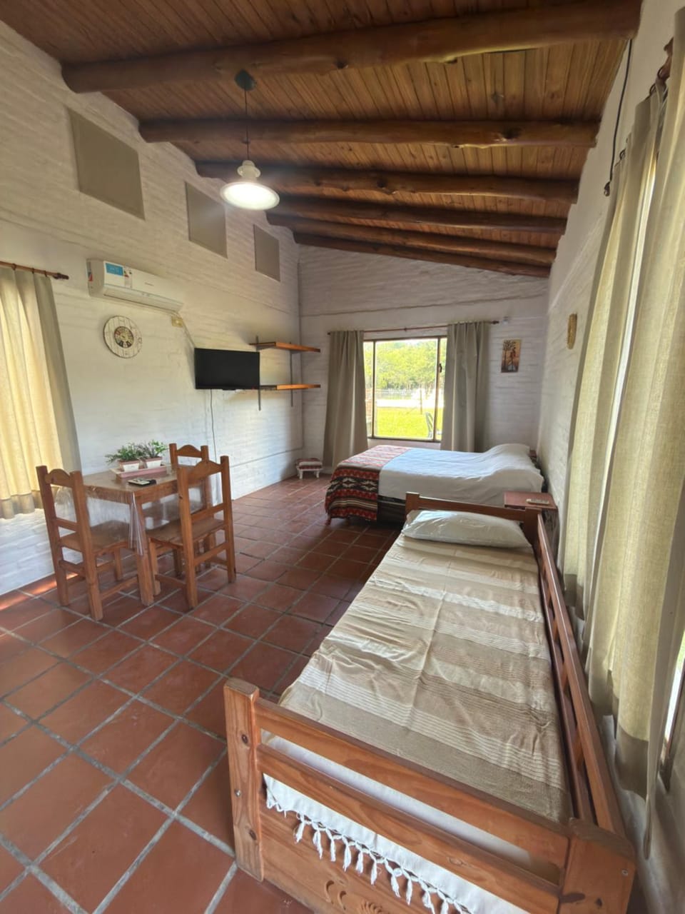 Bed, TV and multimedia, Photo of the whole room
