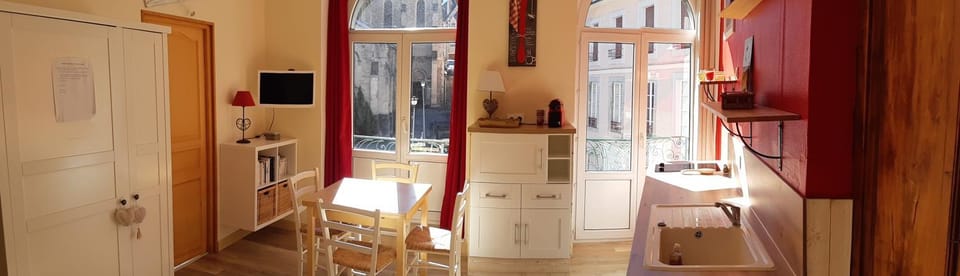 Library, TV and multimedia, Balcony/Terrace, Kitchen or kitchenette, Living room, Dining area